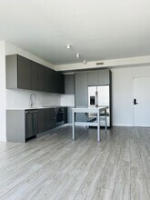 445 NW 26th St, Unit B1 in Miami, FL - Foto de edificio - Building Photo