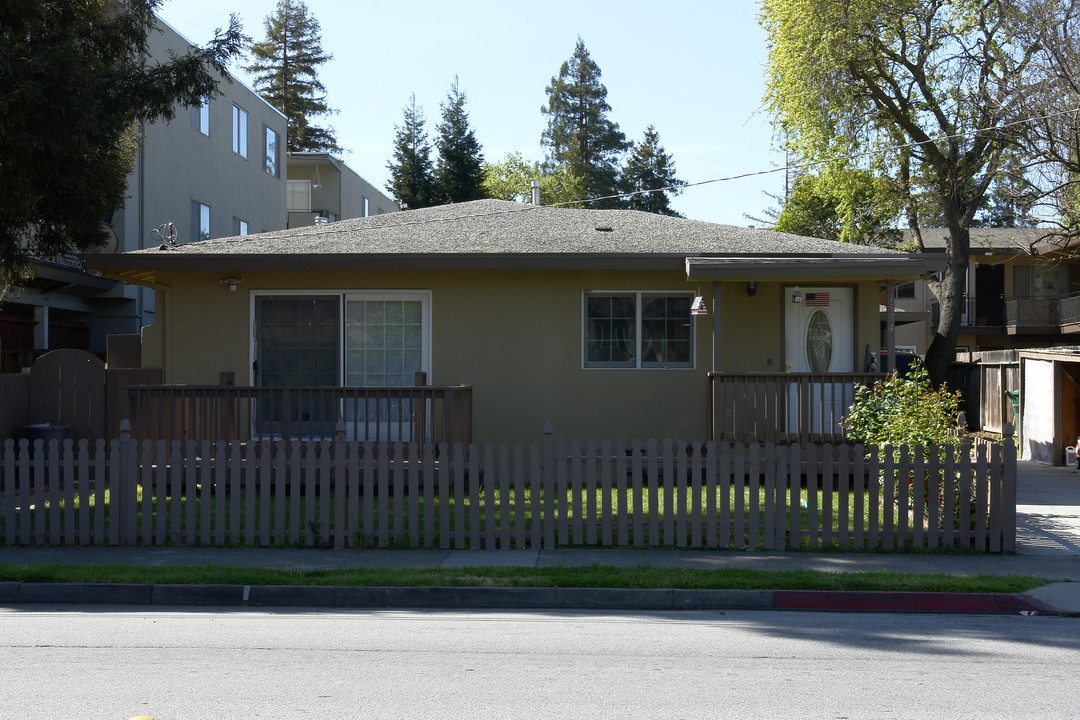 1534 Hudson St in Redwood City, CA - Building Photo