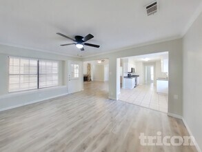 1029 Twin Falls Dr in Desoto, TX - Foto de edificio - Building Photo