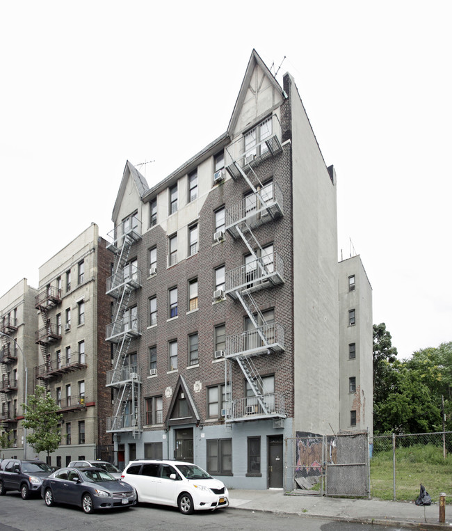 2833 Briggs Ave in Bronx, NY - Foto de edificio - Building Photo