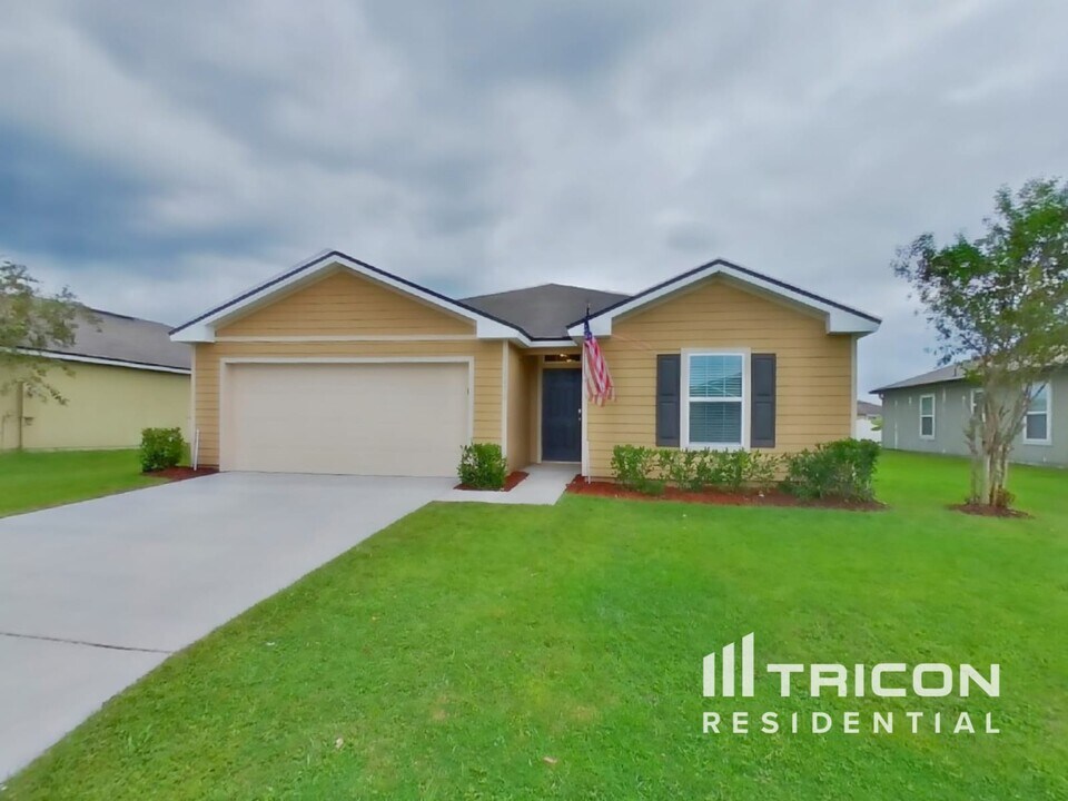 2072 Pebble Point Dr in Green Cove Springs, FL - Building Photo