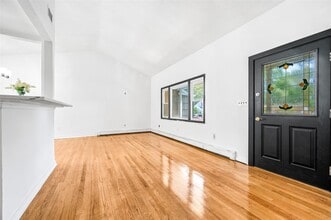 65 Hampton Ave in Mastic, NY - Building Photo - Building Photo