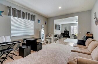 445 Adobe Estates Dr in Vista, CA - Building Photo - Building Photo