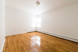 7624 S Kingston Chicago, IL 60649 in Chicago, IL - Building Photo - Building Photo