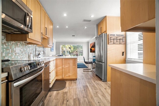 1611 Mayo St in Hollywood, FL - Building Photo - Building Photo