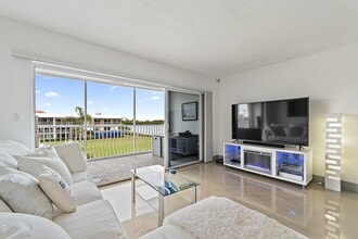 100 Waterway Rd in Tequesta, FL - Building Photo - Building Photo