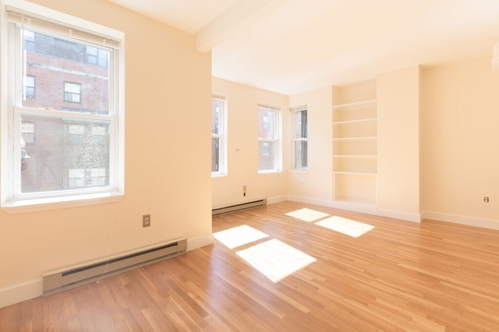 26 Battery St, Unit 3 in Boston, MA - Building Photo