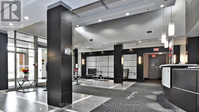 75 King St E in Mississauga, ON - Building Photo - Building Photo
