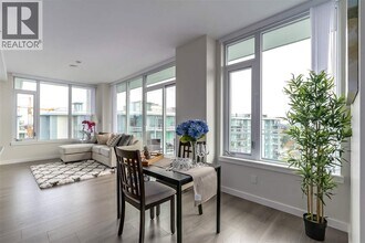 8688 Hazelbridge Wy in Richmond, BC - Building Photo - Building Photo