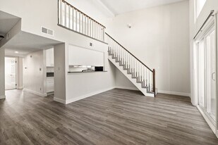 Chatsworth Plaza Apartments in Chatsworth, CA - Building Photo