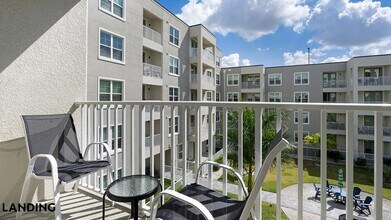 2220 W First St, Unit 358 in Ft. Myers, FL - Building Photo - Building Photo