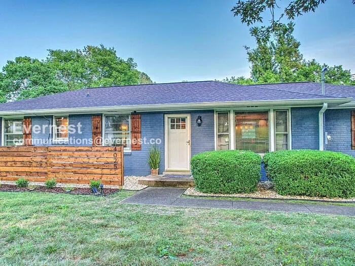 4025 Yoest Dr in Nashville, TN - Building Photo