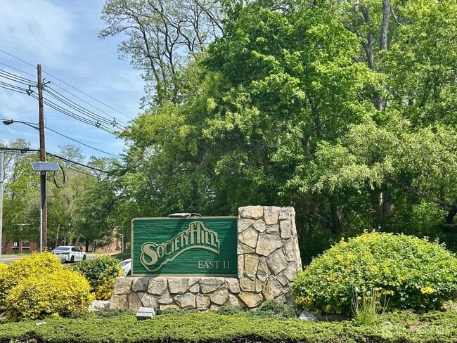 319 Bromley Pl in East Brunswick, NJ - Building Photo - Building Photo