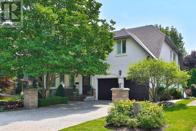 14 Holyrood Ave in Oakville, ON - Building Photo - Building Photo