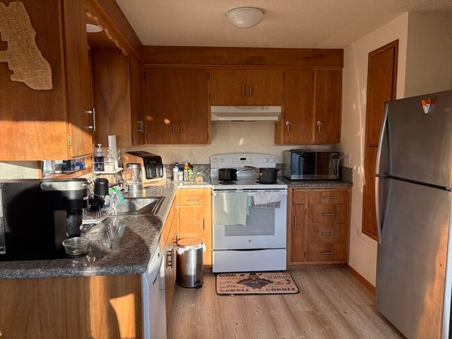 1443 NW 20th St in Corvallis, OR - Foto de edificio - Building Photo