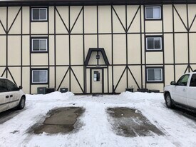 2013 NW Hickory Ln, Unit 3 in Ankeny, IA - Building Photo