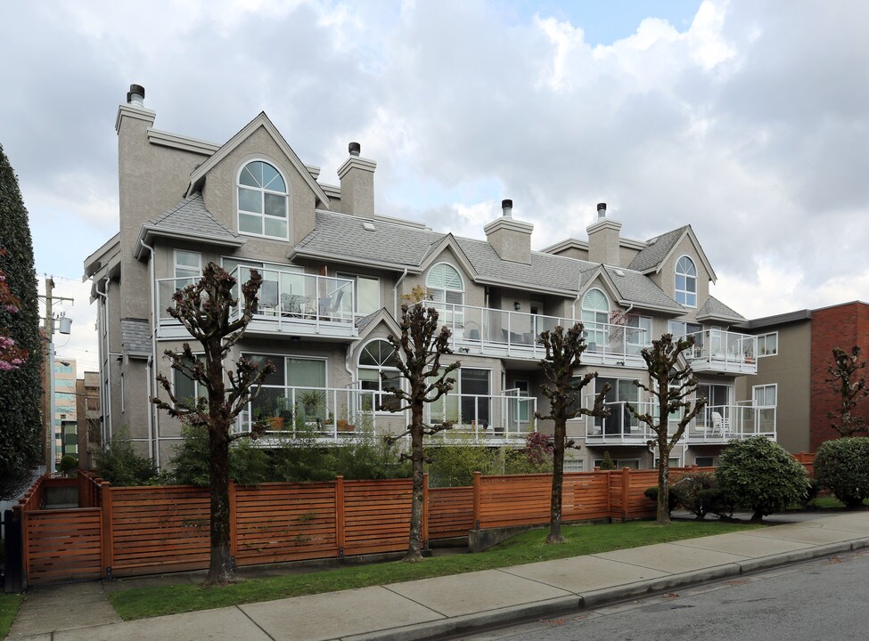 Bentley Place in Vancouver, BC - Building Photo