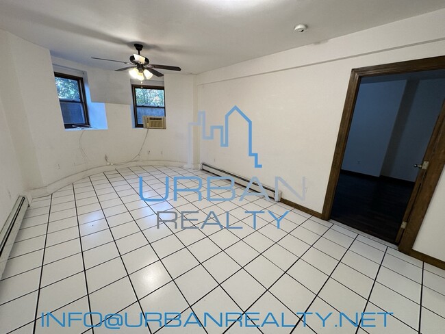 1911 Beacon St, Unit 2 in Brookline, MA - Building Photo - Building Photo