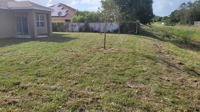 813 SW McCoy Ave in Port St. Lucie, FL - Building Photo - Building Photo