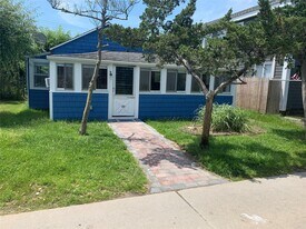 30 Bungalow Ln in Ocean Beach, NY - Building Photo