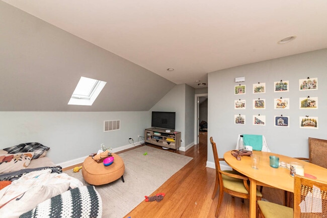 848 N Wood St, Unit 3 in Chicago, IL - Building Photo - Building Photo