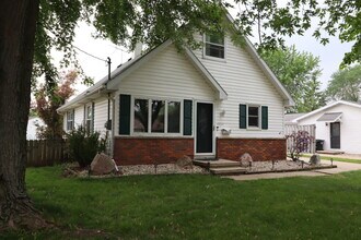 2223 E Lourdes Dr in Appleton, WI - Building Photo - Building Photo