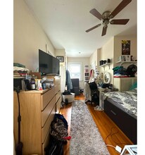 11 Henshaw St, Unit 1 in Boston, MA - Foto de edificio - Building Photo