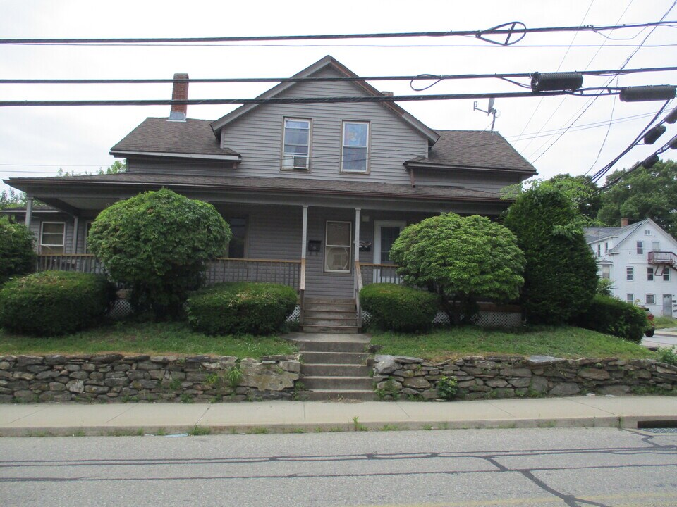 312 Church St in Putnam, CT - Building Photo