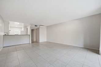 82 Tangelo in Irvine, CA - Building Photo - Building Photo