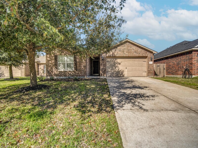 12226 Estelle Ln in Pinehurst, TX - Building Photo