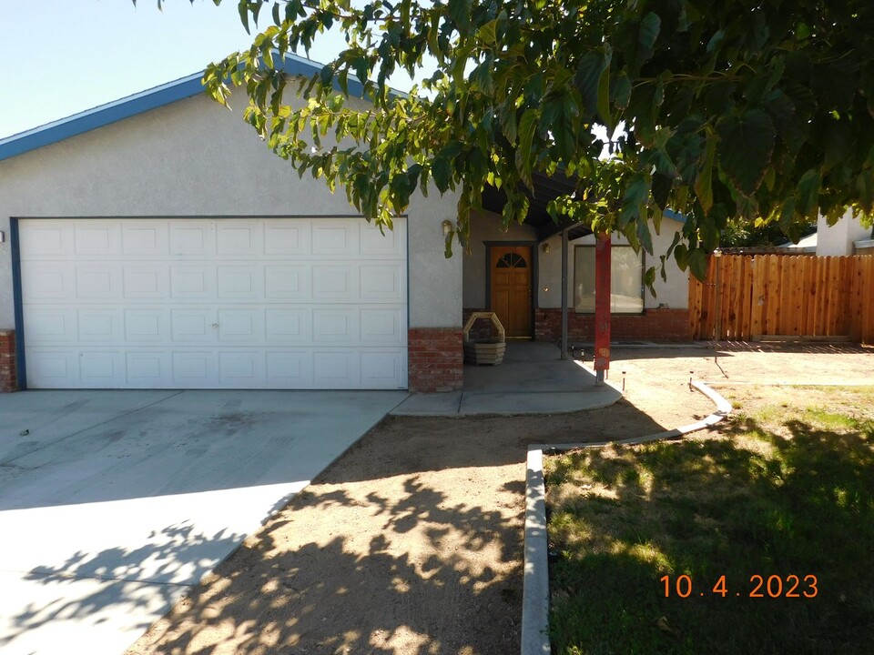 805 Charles Ct in Ridgecrest, CA - Building Photo