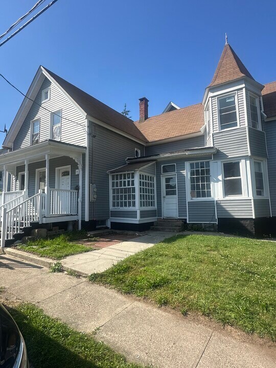 15 13th St, Unit Unit 1 in Norwich, CT - Building Photo