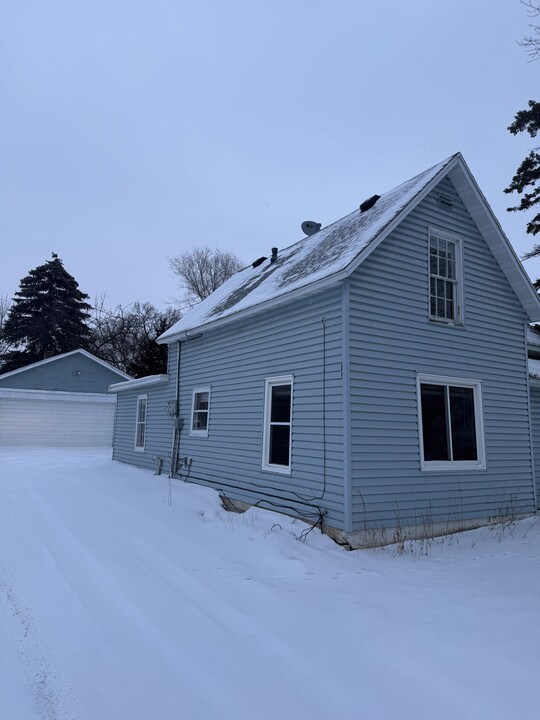 612 W Laurel St in Fergus Falls, MN - Building Photo