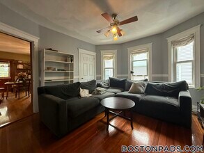 121 Lowell St in Somerville, MA - Foto de edificio - Building Photo