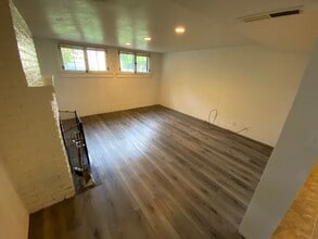 404 NW A St, Unit #B in Grants Pass, OR - Building Photo - Building Photo