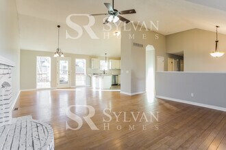 910 SW Foxtail Dr in Grain Valley, MO - Building Photo - Building Photo