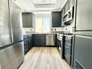2109 Crenshaw Blvd in Los Angeles, CA - Building Photo - Building Photo