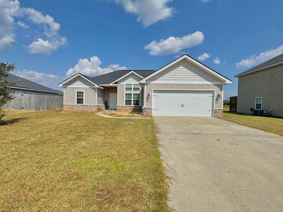 36 Wythe St in Hinesville, GA - Foto de edificio