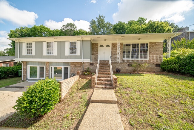 3413 Hiawatha Dr