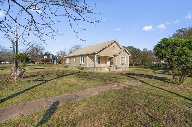 408 S Gabriel St in Granger, TX - Building Photo - Building Photo