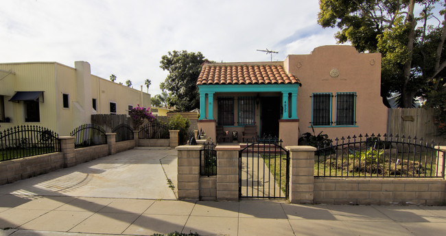 4855-4859 Cape May Ave in San Diego, CA - Foto de edificio - Building Photo
