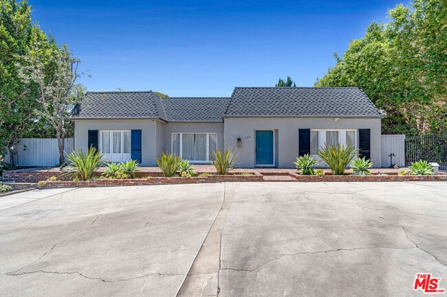 property at 621 N Bedford Dr