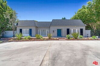 621 N Bedford Dr in Beverly Hills, CA - Building Photo - Building Photo