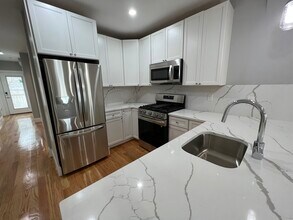 15 Harold St, Unit 2 in Somerville, MA - Foto de edificio - Building Photo