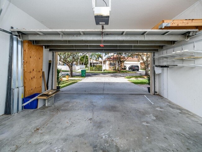 14186 SW 32nd St in Miramar, FL - Building Photo - Building Photo