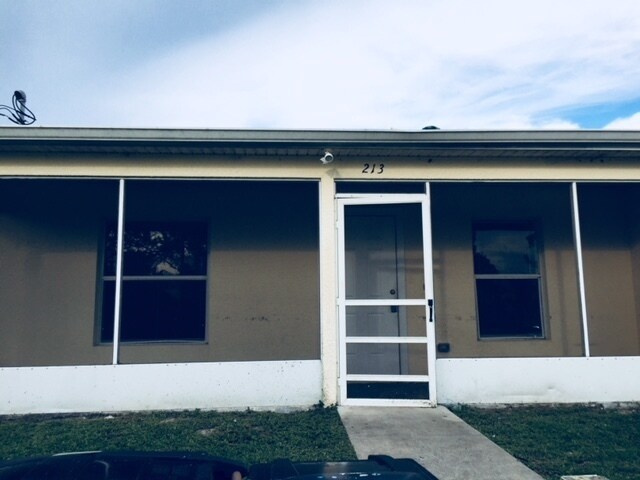 213 Ivan Ave S in Lehigh Acres, FL - Building Photo - Building Photo