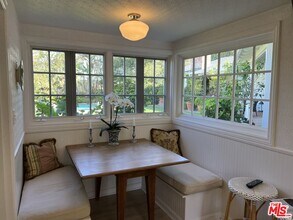 8050 Mulholland Dr in Los Angeles, CA - Building Photo - Building Photo