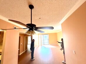 533 S St Andrews Pl, Unit 416 in Los Angeles, CA - Foto de edificio - Building Photo