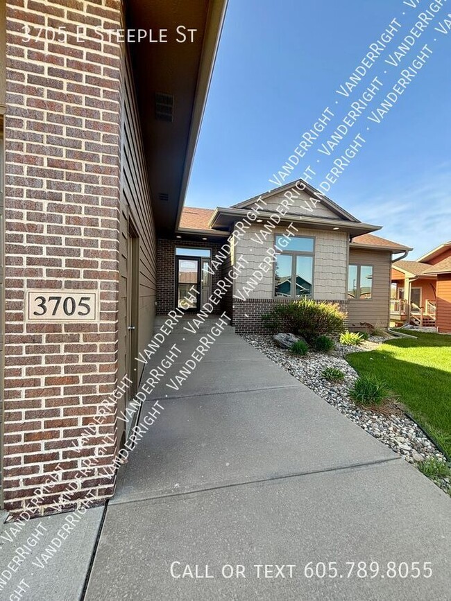 3705 E Steeple St in Sioux Falls, SD - Building Photo - Building Photo