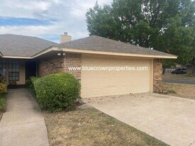 1916 Spindletop Dr in Duncanville, TX - Building Photo